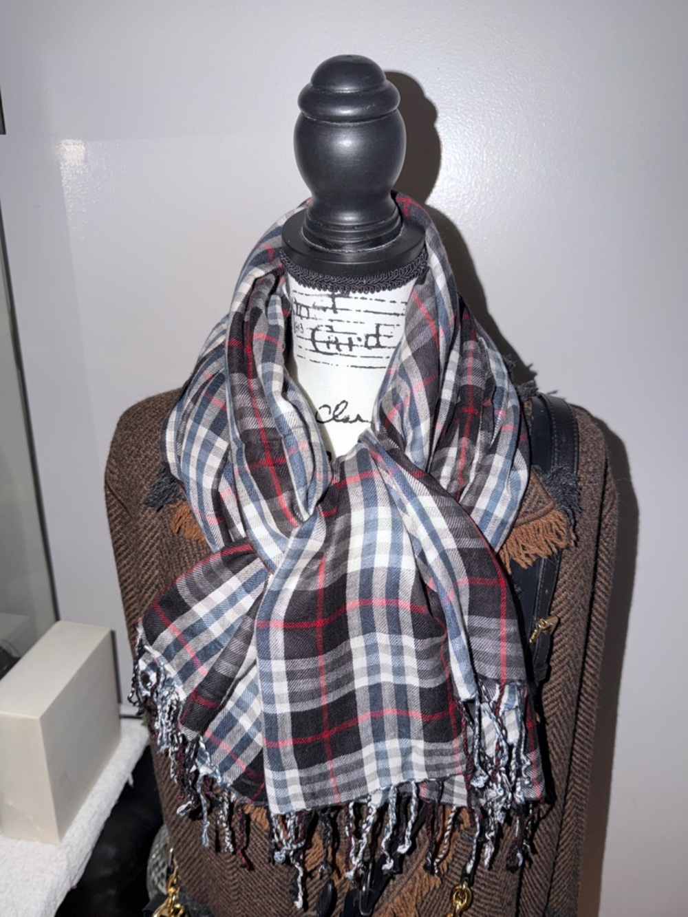 Preloved Burberry Black, White and Red Plaid Throw scarf 🧣 great condition - Picture 13 of 14